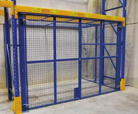 Large Area with Mesh Roof & Sliding Doors